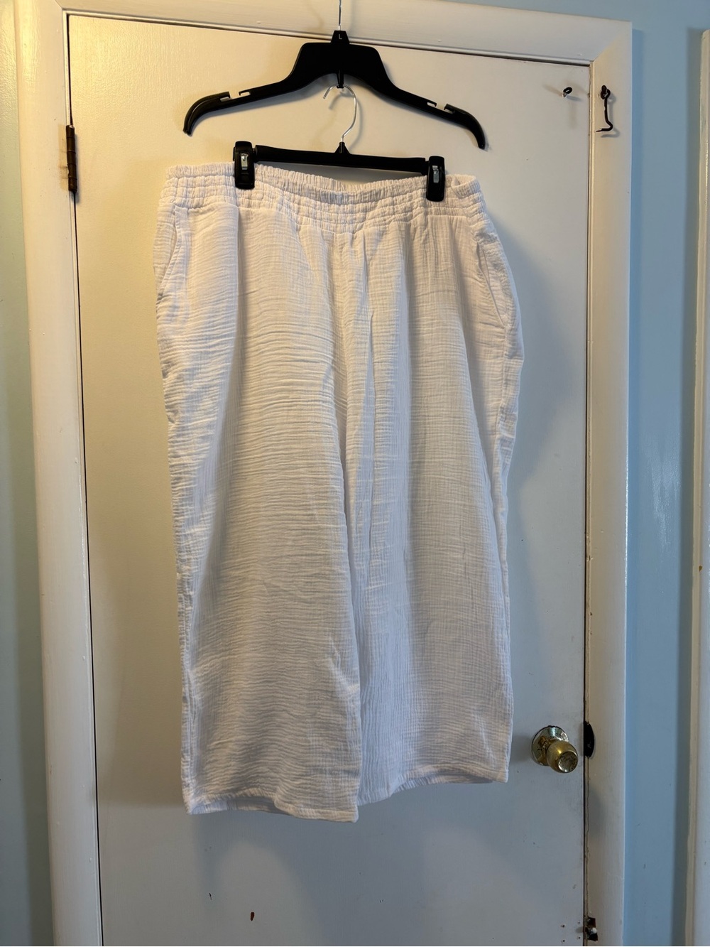 New soft gauze cropped bottoms.